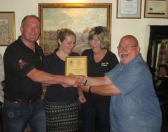 The Royal Oak receives the 2016 Southern Hampshire Pub of the Year award