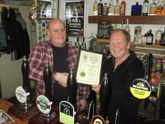 Malcolm Evans (left) receives an award for the Railway, Ringwood being in the GBG fo 5 consecutive years